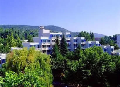 Maritim Amelia 5* אלבנה